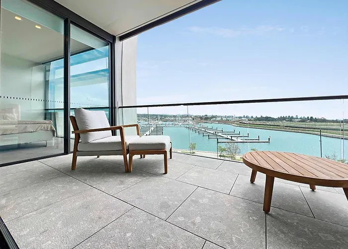 Nautilus View - Luxury Marina Getaway