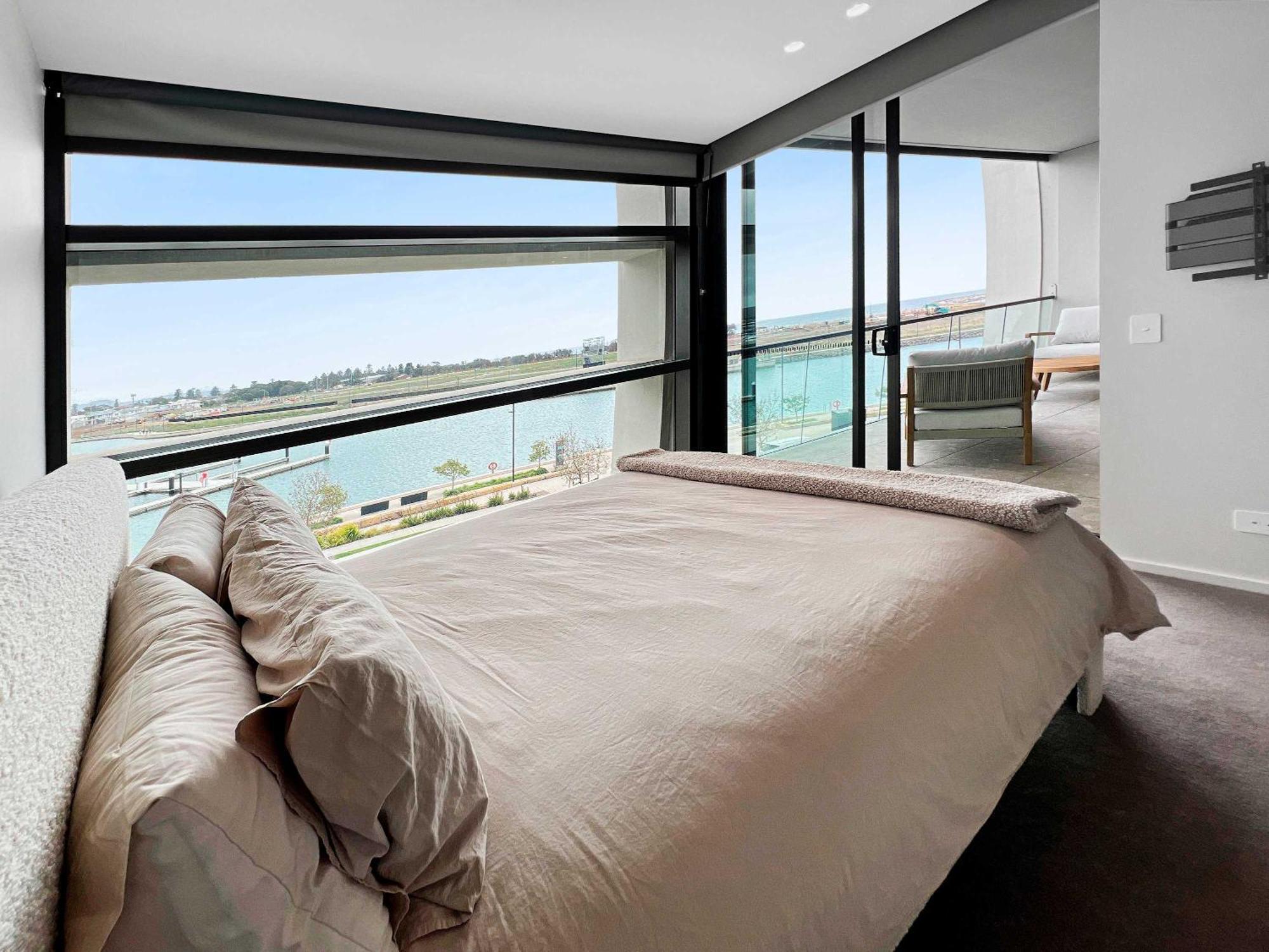 Nautilus View - Luxury Marina Getaway *