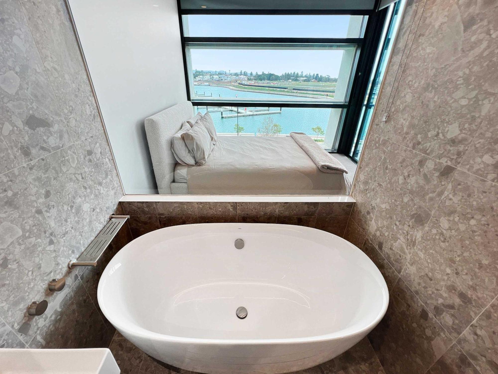 Apartment Nautilus View - Luxury Marina Getaway Shellharbour