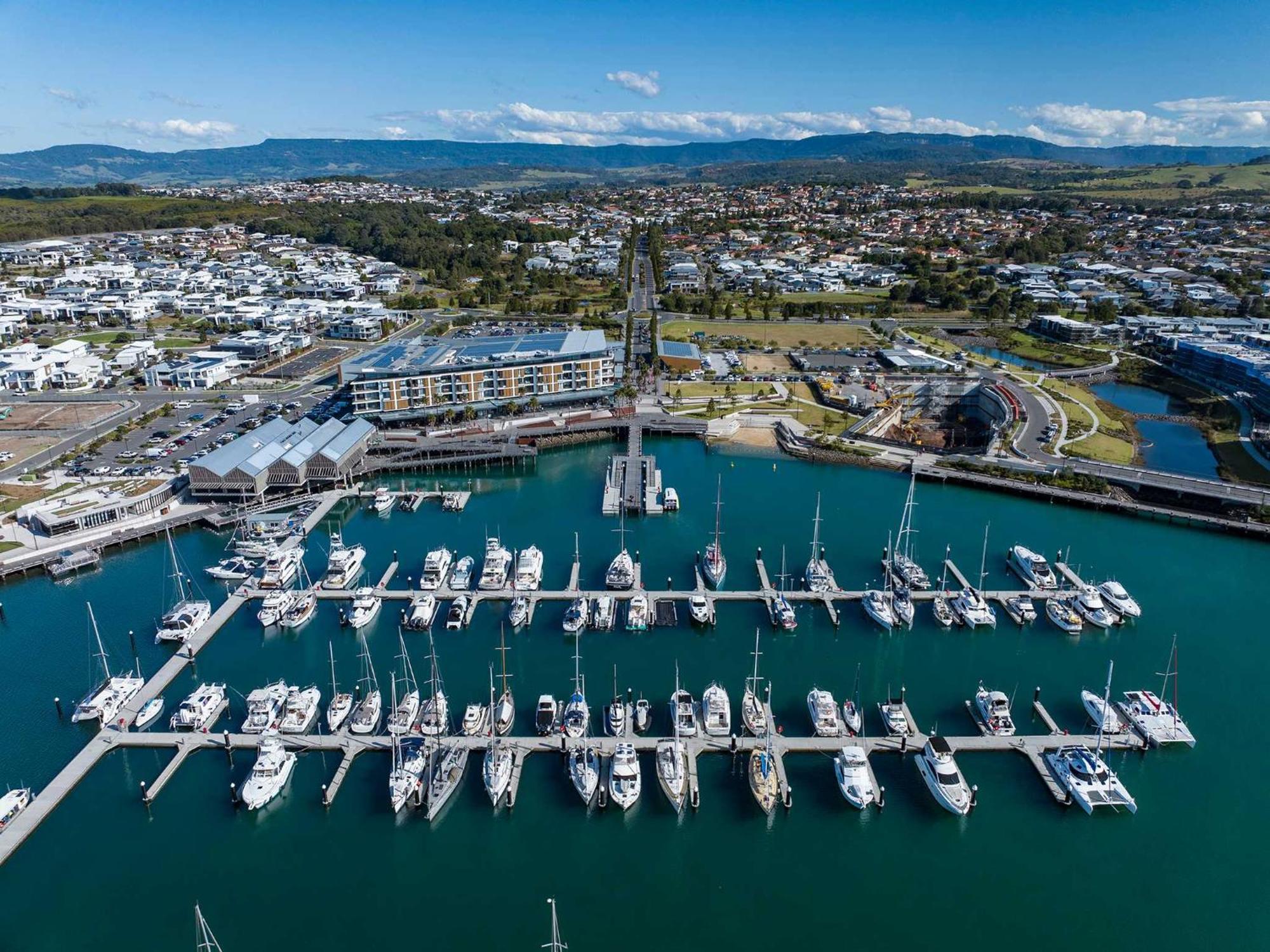 Nautilus View - Luxury Marina Getaway Apartment